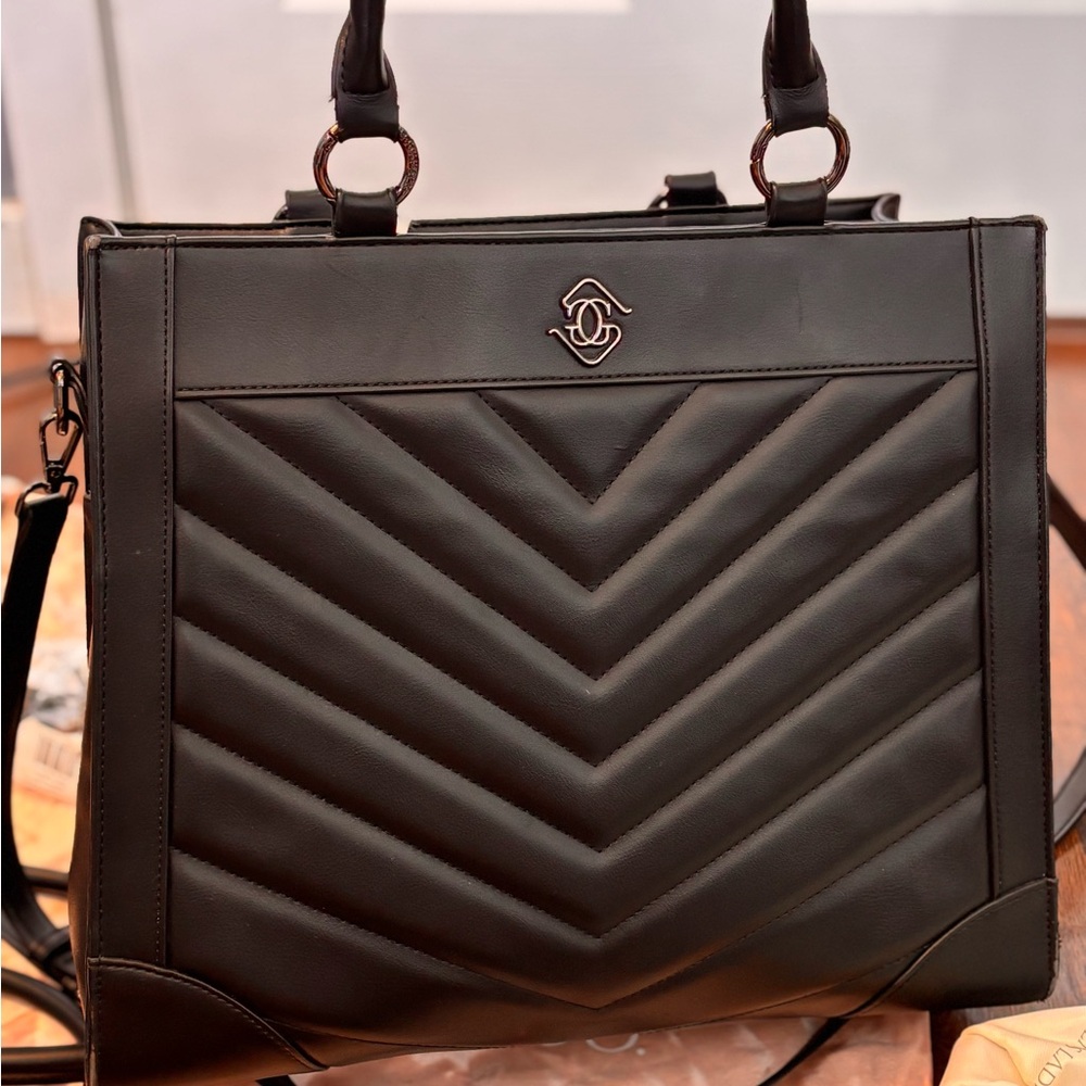 Glass Ladder black quilted Everly 1.0 tote with accessories - Picture 8 of 16